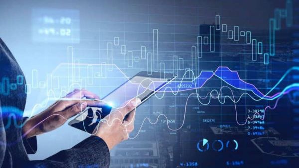 Titan Share Price: टाटा ग्रुप की कंपनी के निवेशकों को तगड़ा झटका, जानिए कितने प्रतिशत गिरे स्टॉक