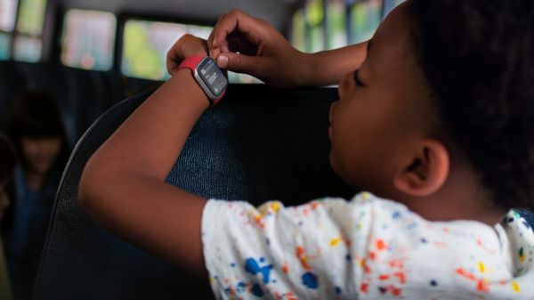 Apple का ये Smartwatch अब सुधारेगा आपके बच्चों की आदत, Emergency Service और Location Sharing के साथ करेगा Fitness को भी ट्रैक&hellip;