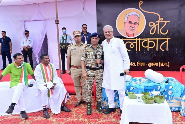 कभी नक्सली कमांडर रहे मड़कम ने कहा: मुख्यमंत्री जी आपने सड़क , कैम्प और स्कूलों को सुधारकर बदल दी है नक्सल प्रभावित इलाके की तस्वीर...