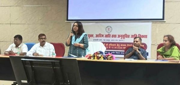 छात्रावासों-आश्रमों में अध्ययनरत् बच्चों के व्यक्तित्व विकास पर दें विशेष ध्यान : श्रीमती शम्मी आबिदी