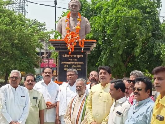 पूर्व केन्द्रीय मन्त्री शहीद पण्डित विद्याचरण शुक्ल को पुण्यतिथि पर दी आदरांजलि