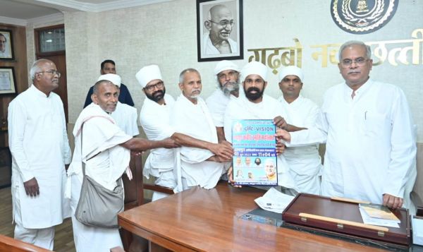 *मुख्यमंत्री श्री बघेल से छत्तीसगढ़ संत संगठन के प्रतिनिधि मण्डल ने की सौजन्य मुलाकात* 