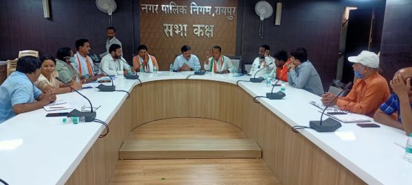 अनुसूचित जाति एवं अनुसूचित जनजाति वर्ग के अधिकारियों, कर्मचारियों को माननीय न्यायालय के आदेष के अनुरूप 58 प्रतिषत पदोन्नति / आरक्षण का लाभ दिलवाने, वार्डो में विकास कार्यो को लेकर चर्चा व विचार विमर्ष 