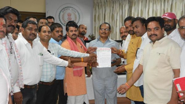 *सहकारिता मंत्री डॉ. प्रेमसाय सिंह टेकाम से मुलाकात कर की हड़ताल खत्म* 