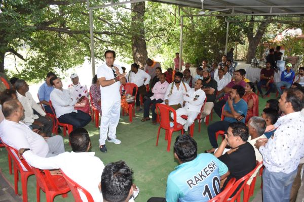 *संत रविदास वार्ड क्र.70 सरोना में कांग्रेस कार्यकर्ताओं से बैठक बातचीत - विकास उपाध्याय*