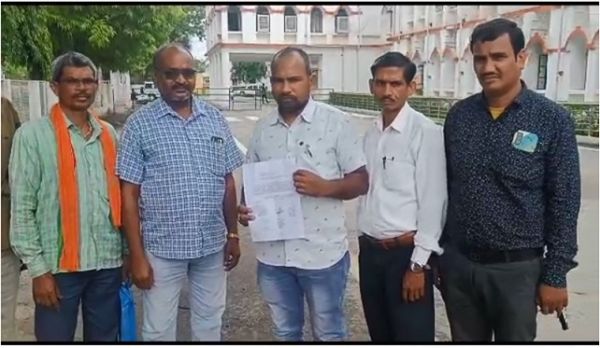 राजस्व कार्यों पर लगे प्रतिबंध से ग्रामीण परेशान