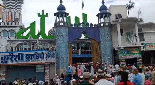 कांकेर के जामा मस्जिद में आज सुबह हर्षोल्लास से बकरीद मनाया गया