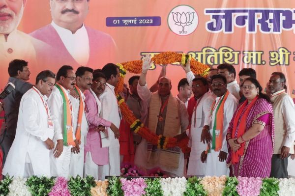 राजनाथ जी के प्रदेश प्रभारी रहते 2003 में कांग्रेस को ऐसा परास्त किया था कि फिर पंद्रह वर्ष तक कांग्रेस की हिम्मत नहीं हुई - भाजपा
