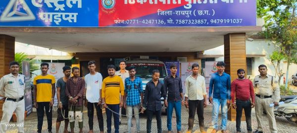 फेरी वाले बनकर,छुटपुट सामान की बिक्री करने के नाम पकड़े गए 11 संदिग्ध