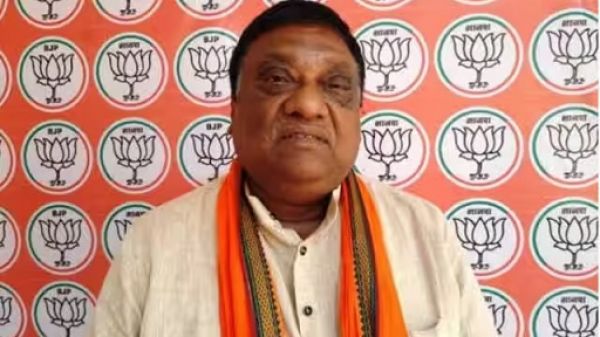 नेता प्रतिपक्ष नारायण चंदेल ने कहा है कि कांग्रेस के शासनकाल में प्रशासन का राजनीतिकरण और राजनीति का अपराधीकरण हो गया है