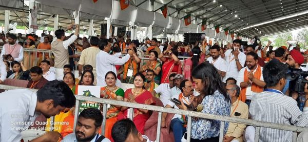 साइंस कॉलेज मैदान में विजय संकल्प रैली में मौजूद लाखों की भीड़ ने मोदी जिंदाबाद के नारे लगाए