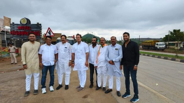 रायपुर पश्चिम विधायक विकास उपाध्याय "बूथ चलो अभियान" में शामिल होने शनिवार सुबह मनेन्द्रगढ़ हुए रवाना.....
