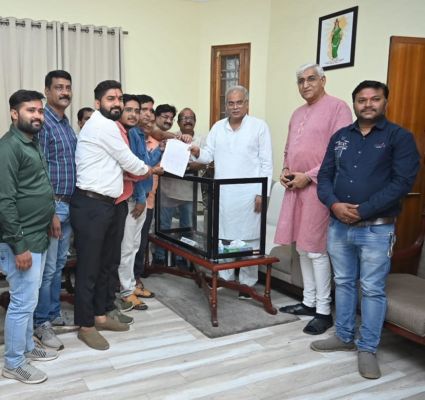 मुख्यमंत्री श्री भूपेश बघेल से छत्तीसगढ़ प्रदेश स्वास्थ्य कर्मचारी संघ के प्रतिनिधिमंडल ने की मुलाकात