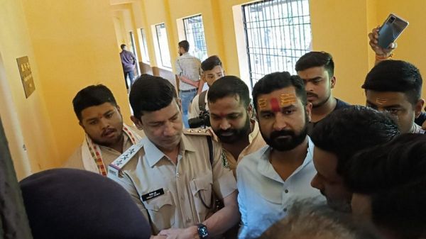 भाजपा युवा मोर्चा (भाजयुमो) ने डीईओ कार्यालय पर घेराव किया, स्कूल खेलों में लापरवाही का आरोप लगाया