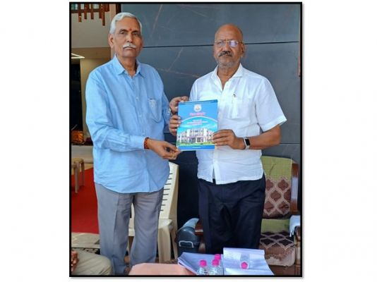 कुशाभाऊ ठाकरे पत्रकारिता एवं जनसंचार विश्वविद्यालय, रायपुर: उच्च शिक्षा मंत्री द्वारा विजन डॉक्यूमेंट का लोकार्पण