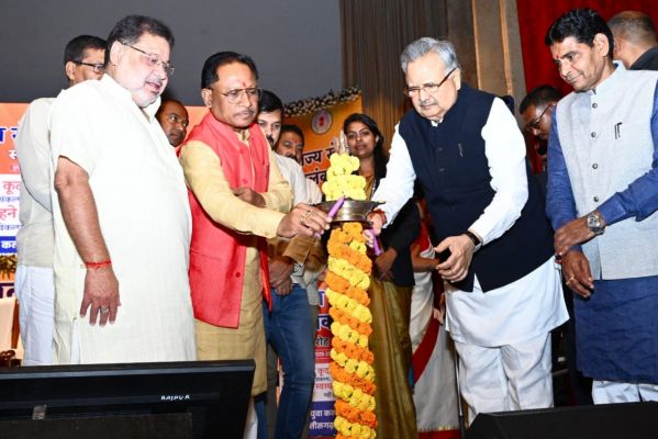  सोशल मीडिया इस लेख को शेयर करें   रायपुर : राज्य खेल अलंकरण समारोह 2024 : मुख्यमंत्री श्री विष्णु देव साय राज्य खेल अलंकरण समारोह 2024 में शामिल होने पंडित दीनदयाल उपाध्याय ऑडिटोरियम पहुंचे