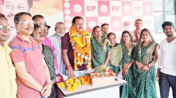 ललित कला अकादमी के कलाकारों ने सांसद का किया सम्मान