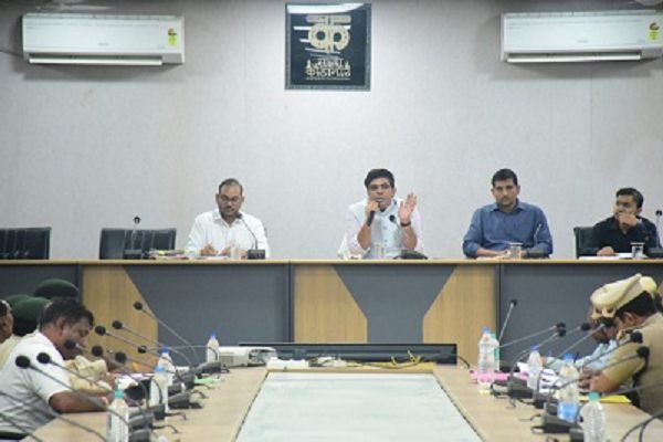 वन विभाग के कार्यों की समीक्षा, कलेक्टर ने की