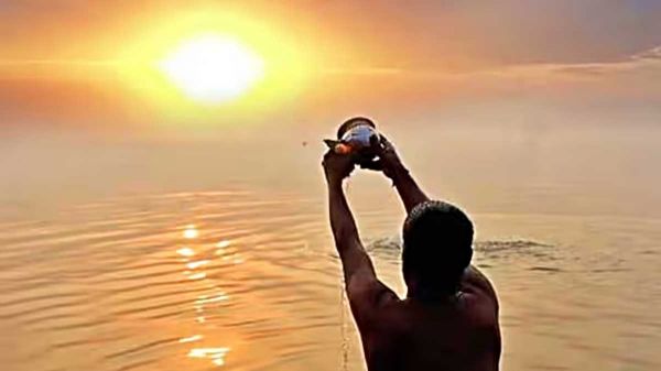 रोज़ सुबह सूर्य देव को दें अर्घ्य, खुद महसूस करें सकारात्मक बदलाव&hellip;
