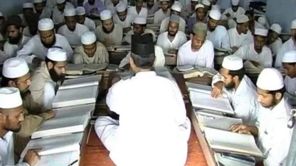मदरसे &lsquo;उचित शिक्षा के लिए अनुपयुक्त&rsquo;, बाल संरक्षण आयोग ने सुप्रीम कोर्ट में पेश किए सबूत&hellip;