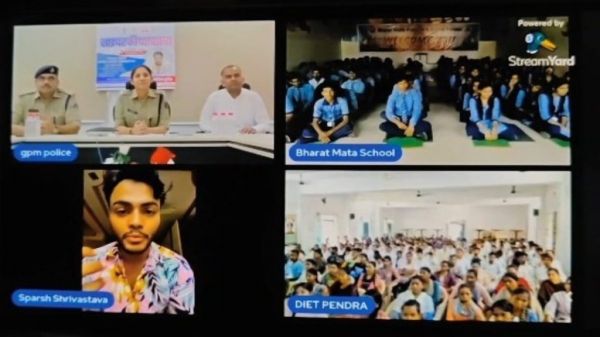 साइबर की पाठशाला : वेब सीरीज जामताड़ा के Sparsh Srivastava ने एसपी के सामने आवाज बदलकर बताया कैसे करते थे ठगी, हर कोई रह गया हैरान, जमकर बजी तालियां &hellip;