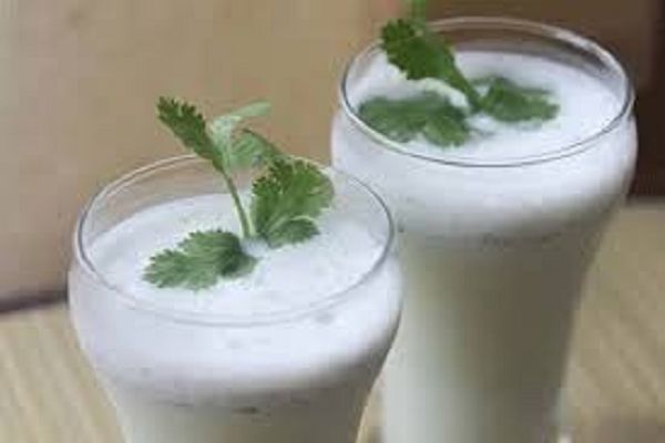गर्मियों के मौसम में हर रोज पिएं एक गिलास छाछ, नहीं होगा डिहाड्रेशन