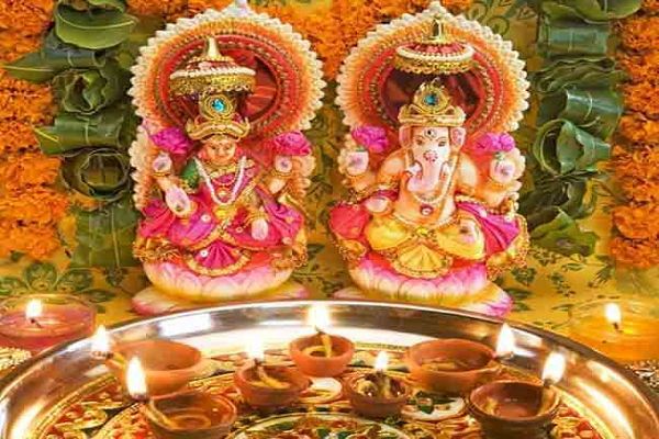 आंतरिक ऊर्जा को बढ़ाती है मंत्र की मौखिक शक्ति, अपनी राशि के अनुसार इन मंत्रों का करें जाप