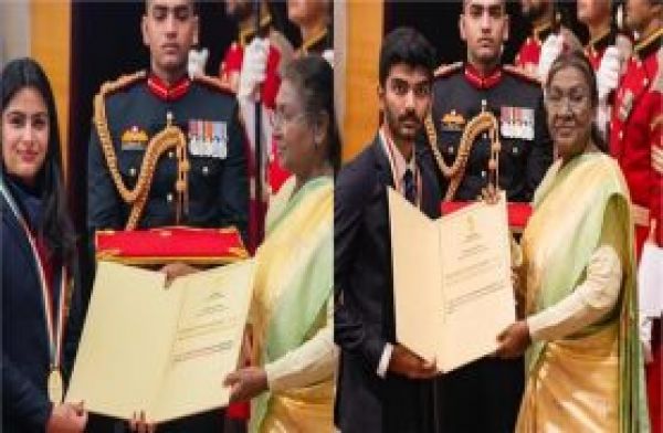 मनु भाकर-गुकेश समेत 4 खिलाड़ियों को मिला खेल रत्न, राष्ट्रपति मुर्मू ने राष्ट्रपति भवन में खेल आइकॉन्स का किया सम्मान